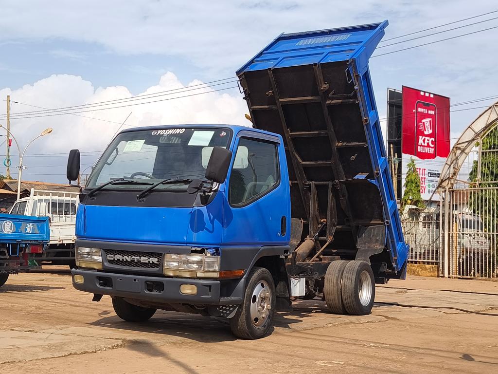 Used August 2001 FUSO CANTER flatbed for sale 03028