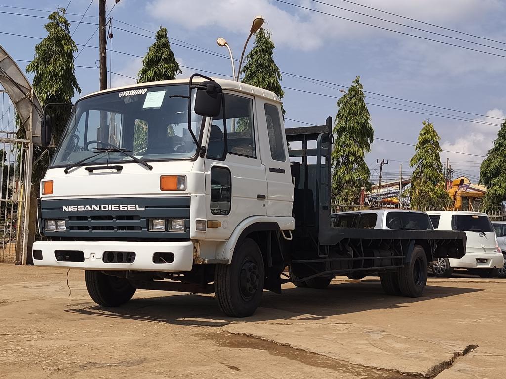 Used October 1987 Nissan CONDOR flatbed for sale 03351