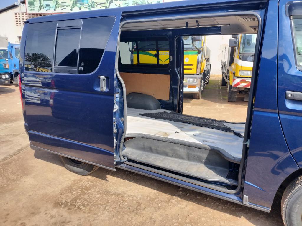 Toyota HIACE (Drone)