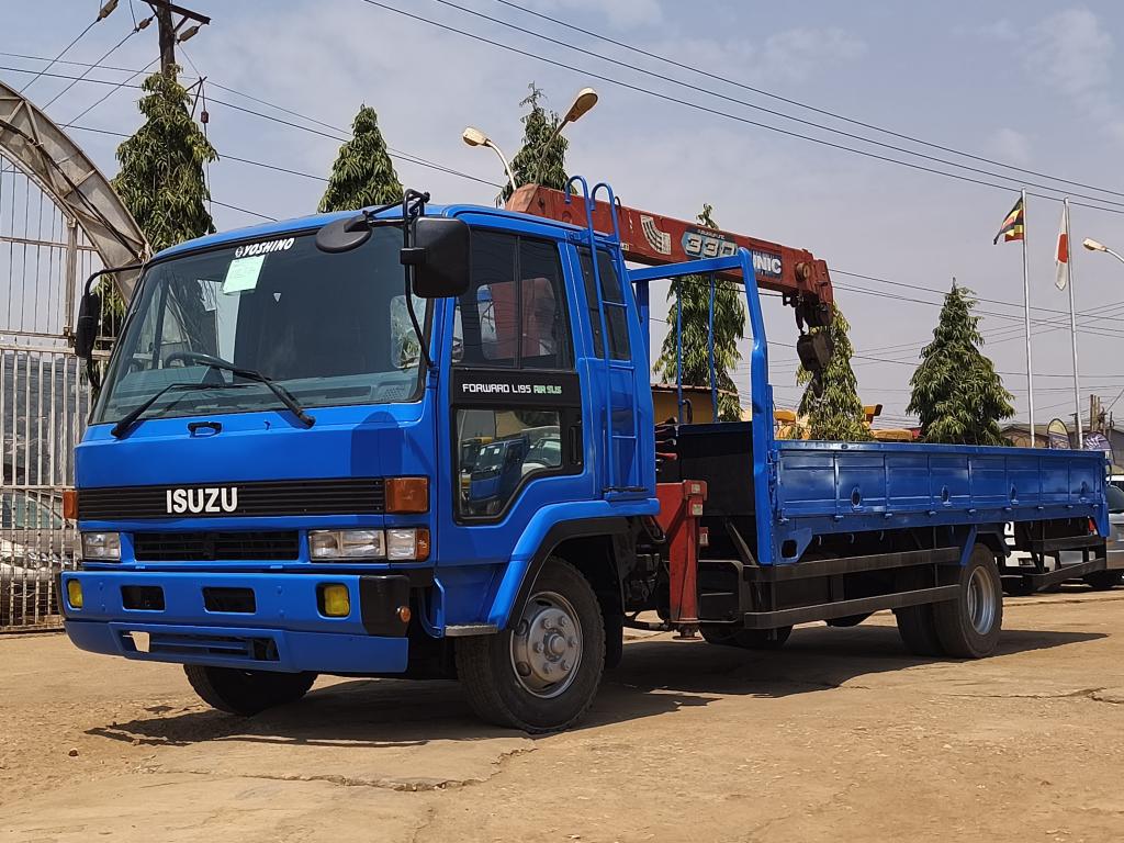 Used Isuzu FORWARD crane for sale 03700