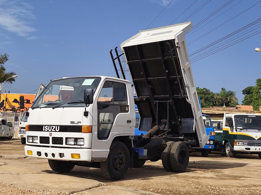 Used April 1990 Isuzu ELF tipper for sale 03747