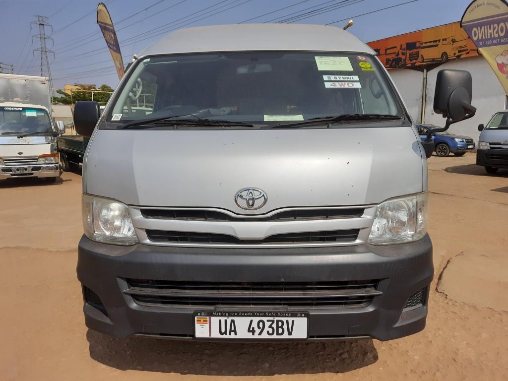 Toyota HIACE (High-Roof)