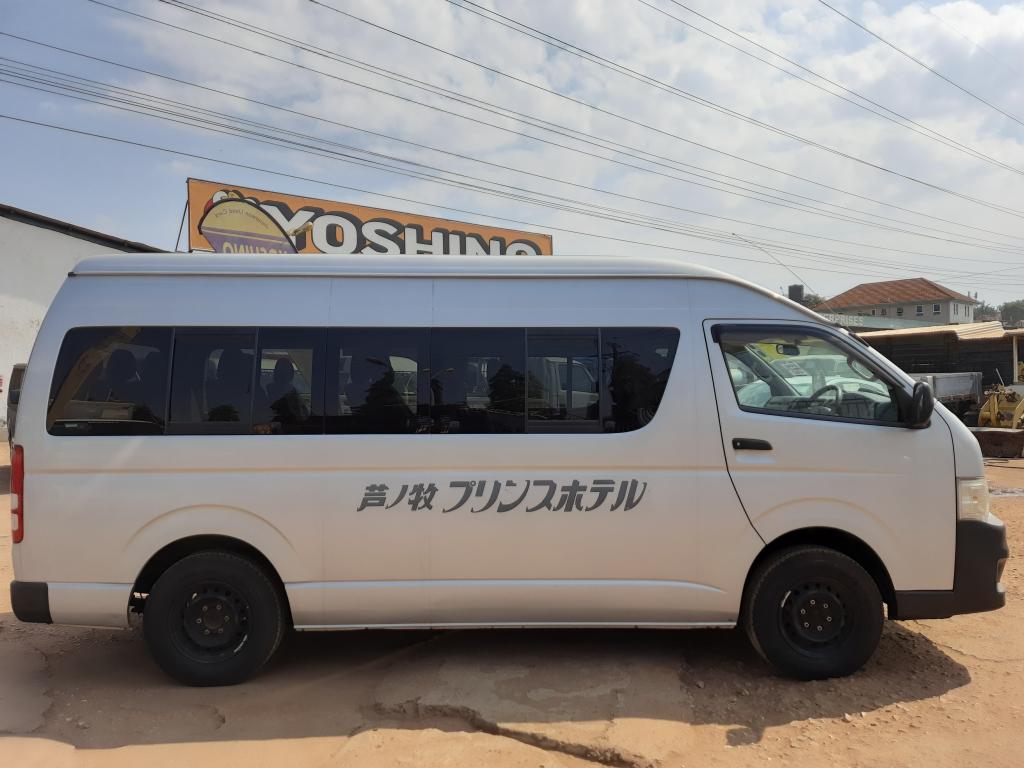 Toyota HIACE (High-Roof)