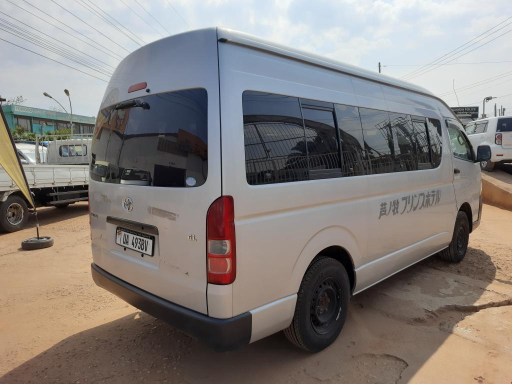 Toyota HIACE (High-Roof)