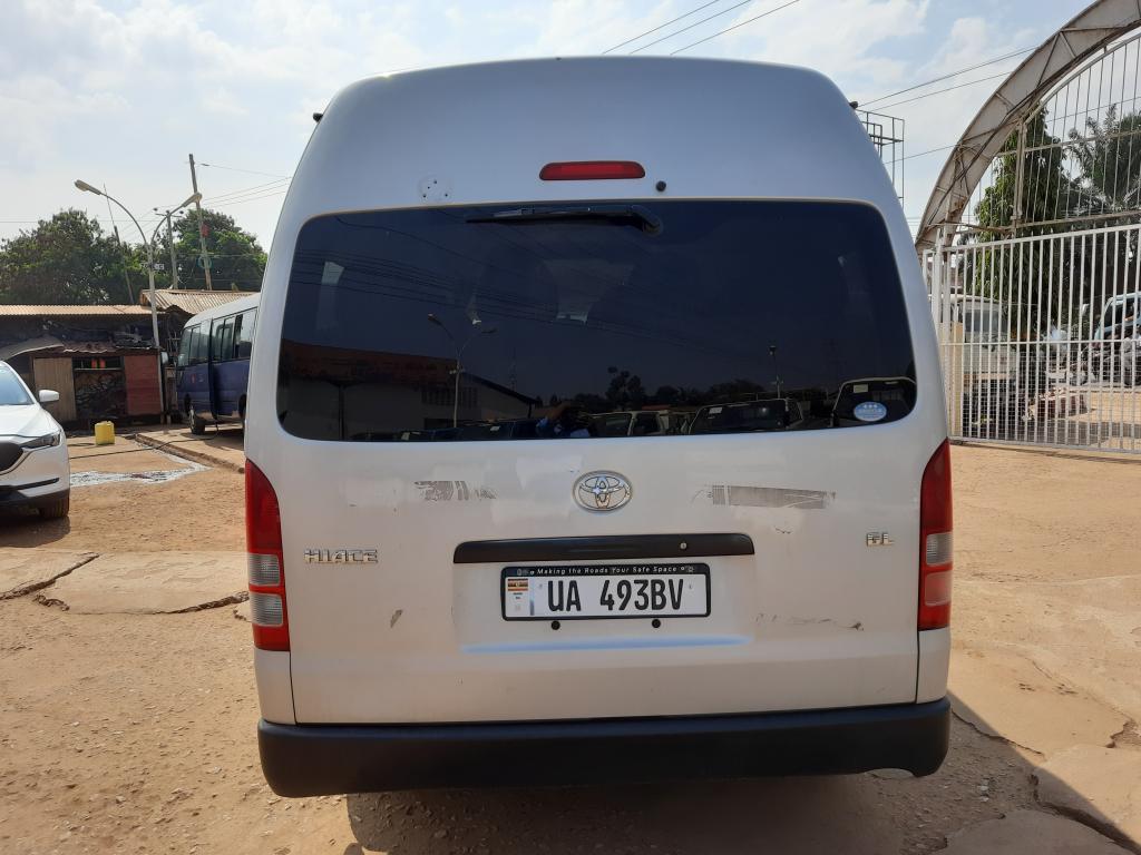 Toyota HIACE (High-Roof)