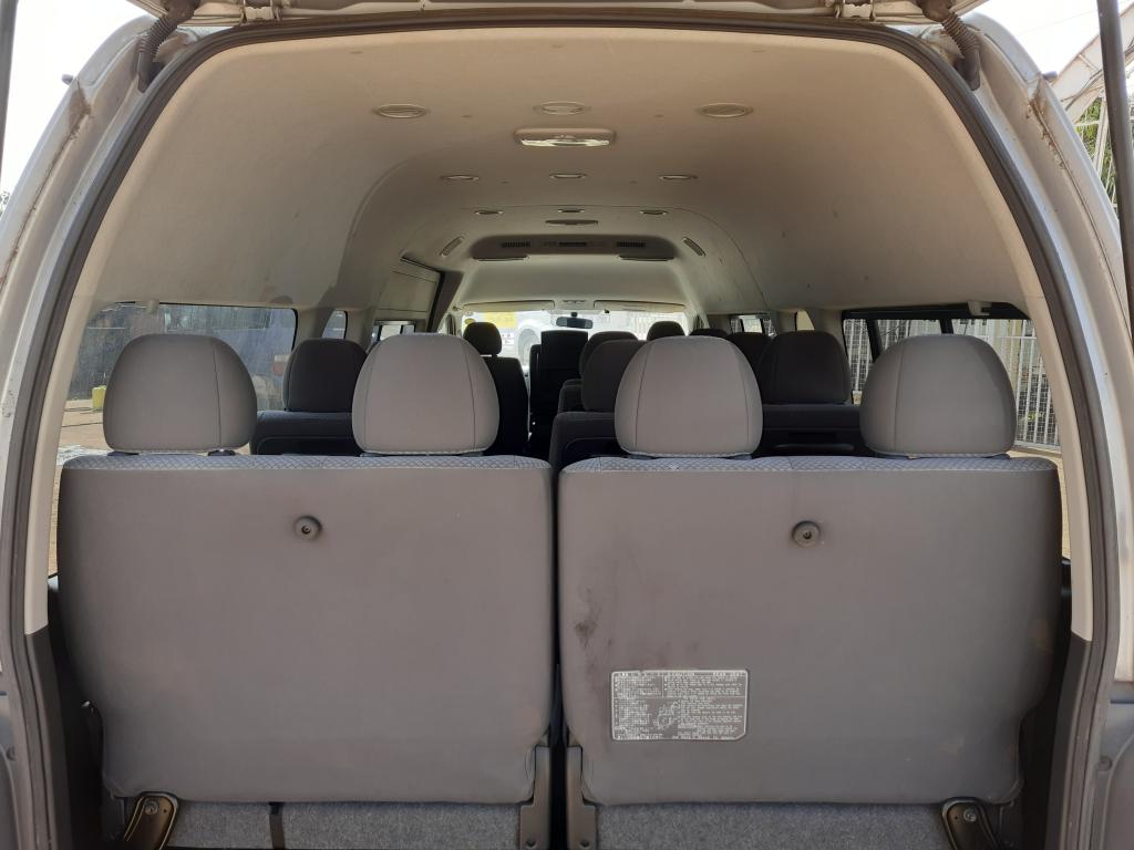 Toyota HIACE (High-Roof)
