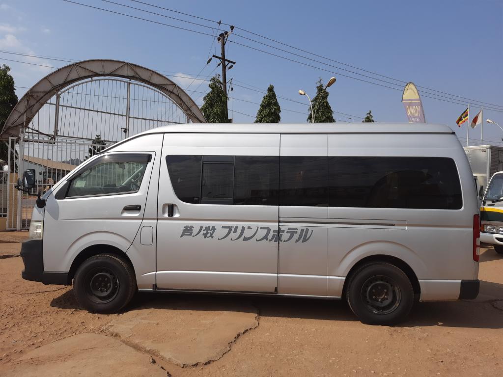 Toyota HIACE (High-Roof)
