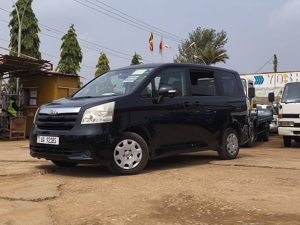 Used May 2010 Toyota NOAH mini van for sale 03801