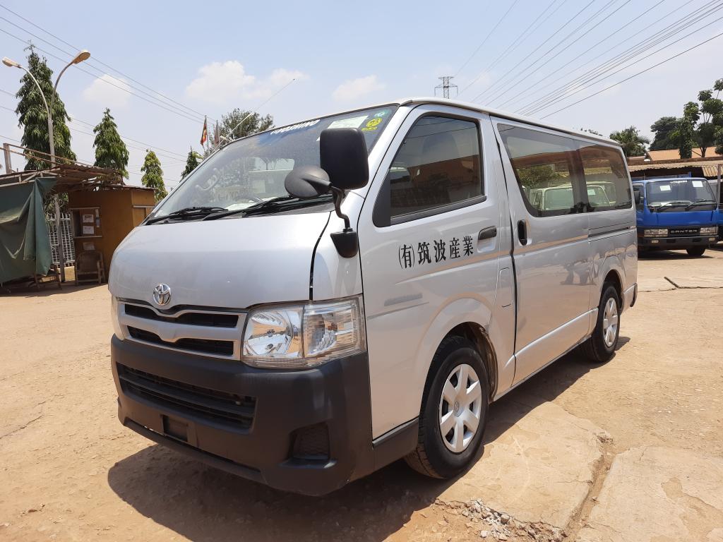 Used March 2013 Toyota HIACE (Drone) van for sale 03815