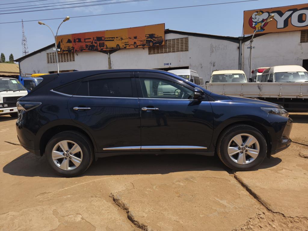 Toyota HARRIER (Kawundo)