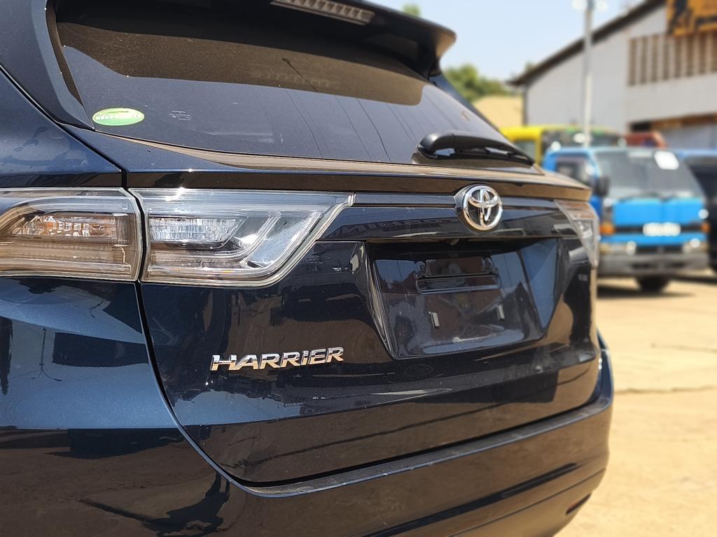 Toyota HARRIER (Kawundo)