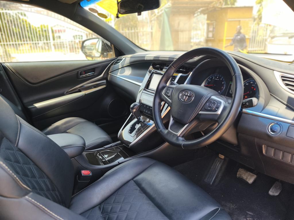 Toyota HARRIER (Kawundo)