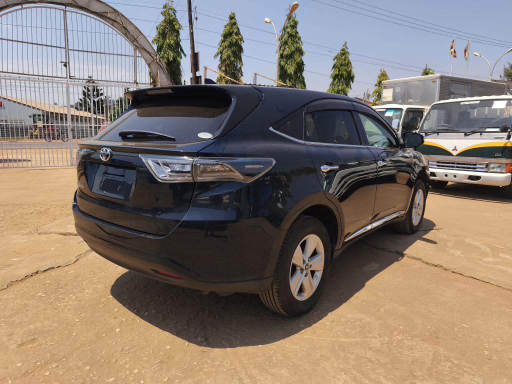 Toyota HARRIER (Kawundo)