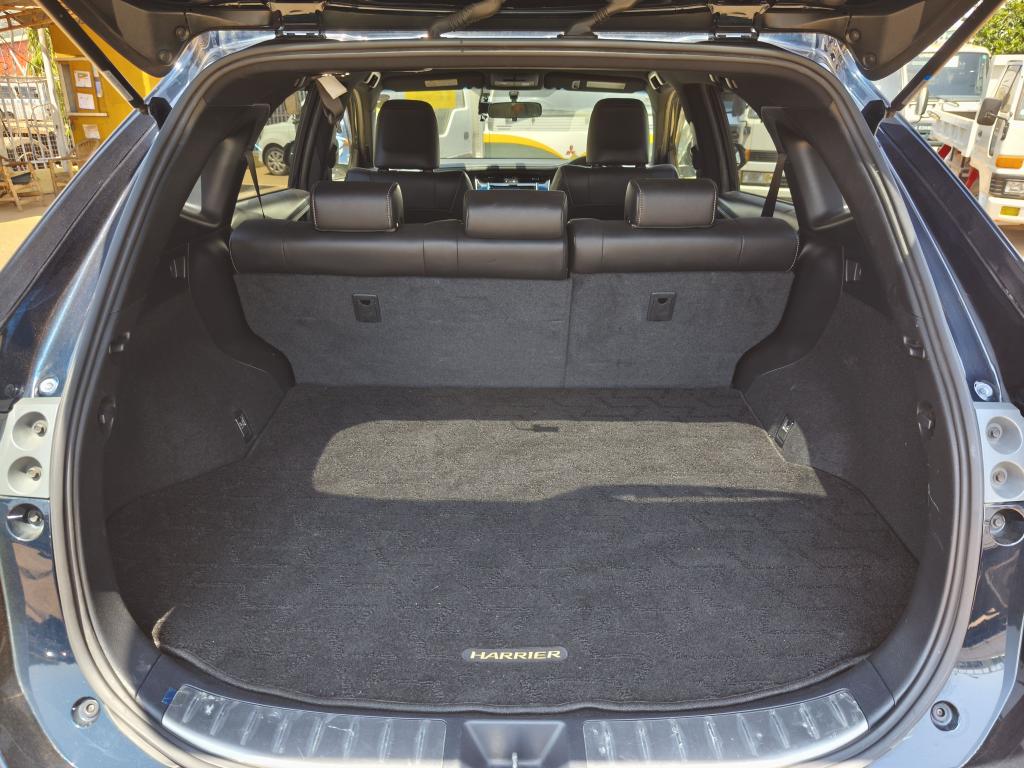 Toyota HARRIER (Kawundo)