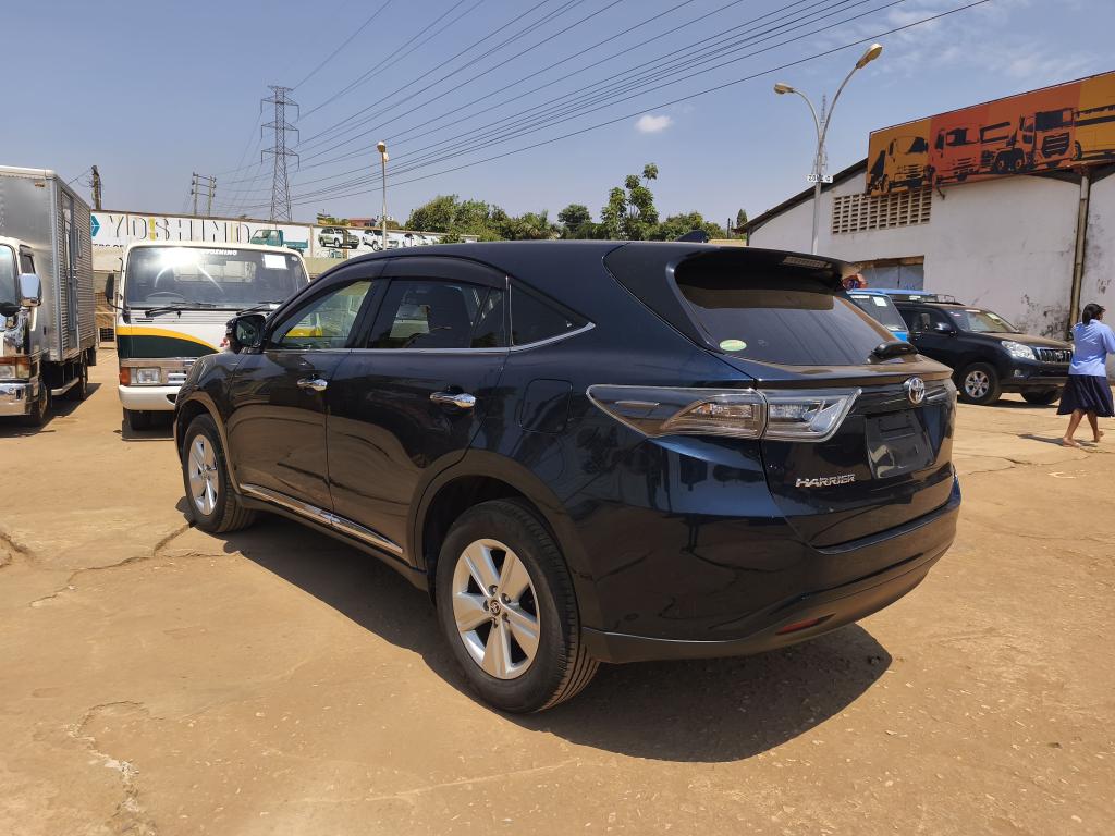 Toyota HARRIER (Kawundo)