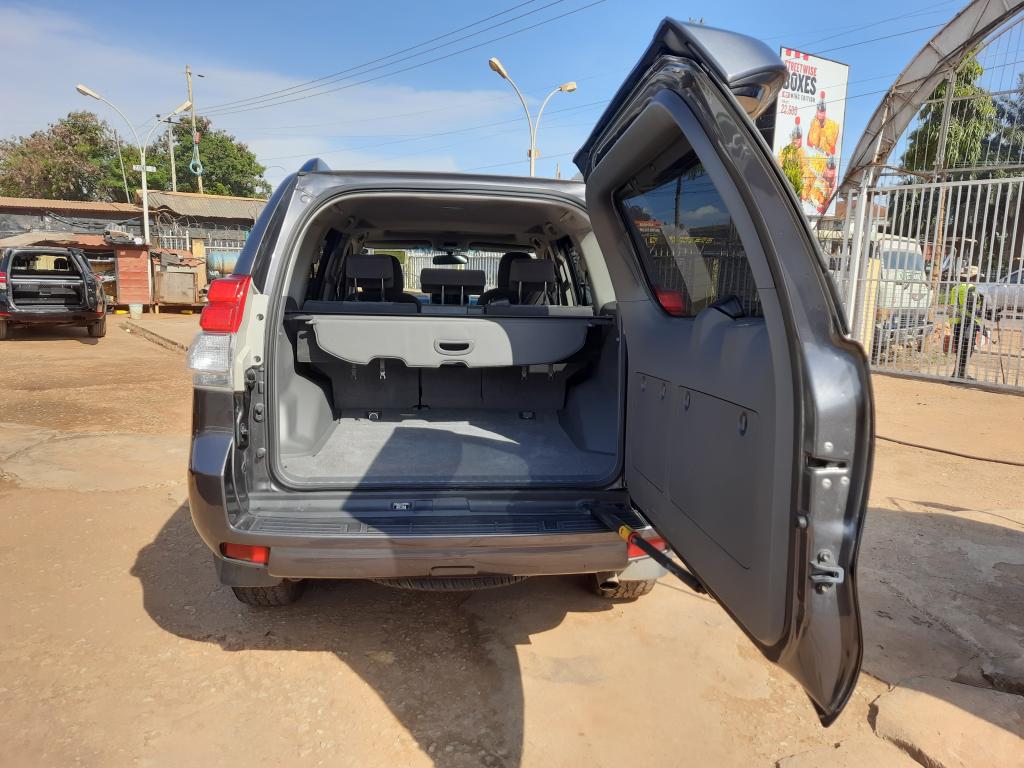 Toyota LANDCRUISER PRADO