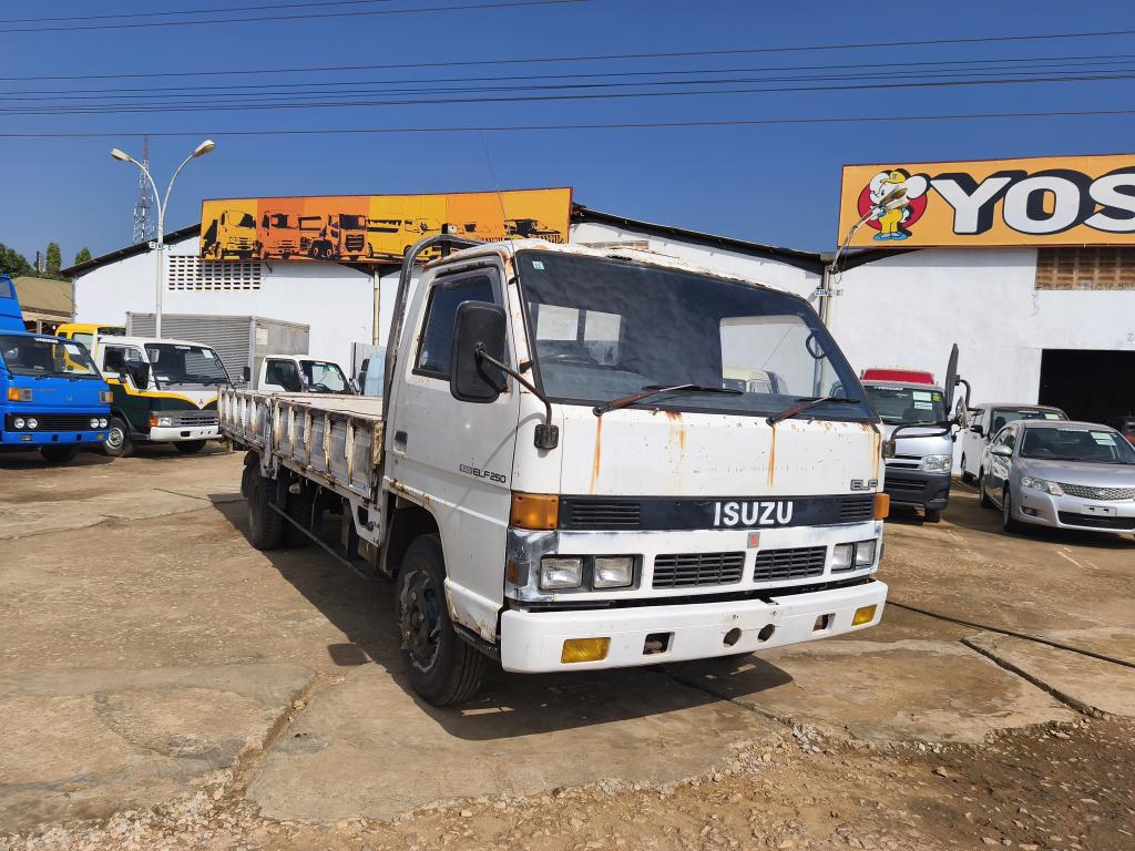 Isuzu ELF