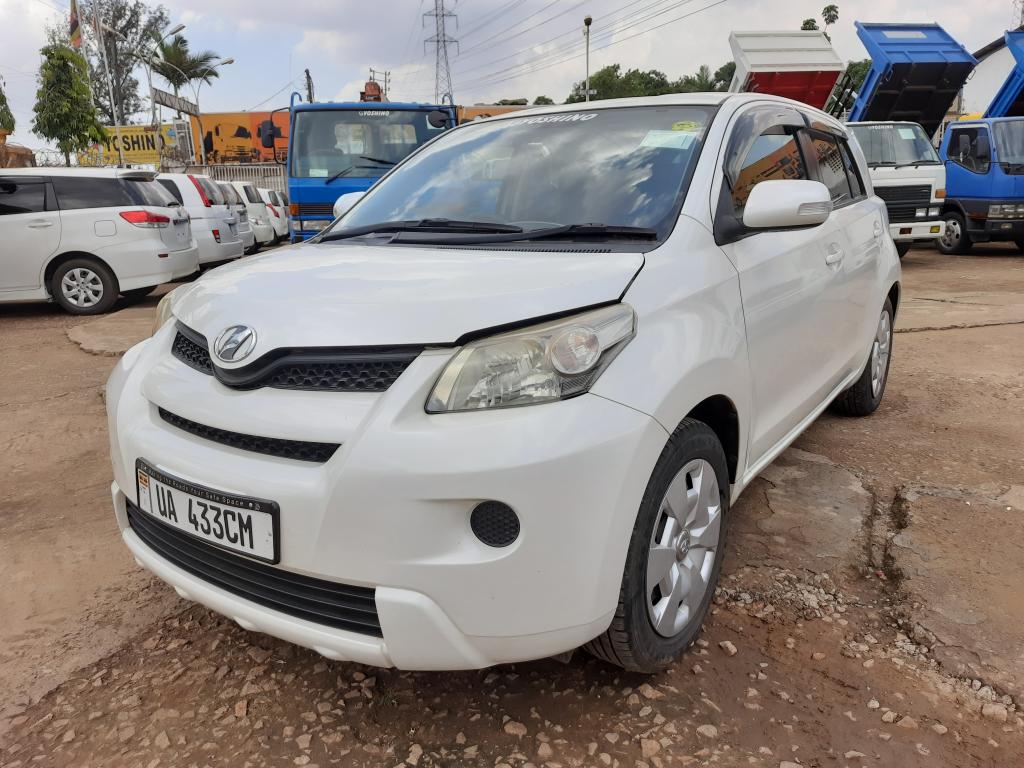 Used September 2010 Toyota ｉｓｔ hatch back for sale 03846