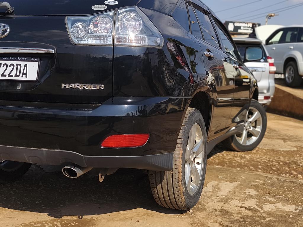 Toyota HARRIER (Kawundo)