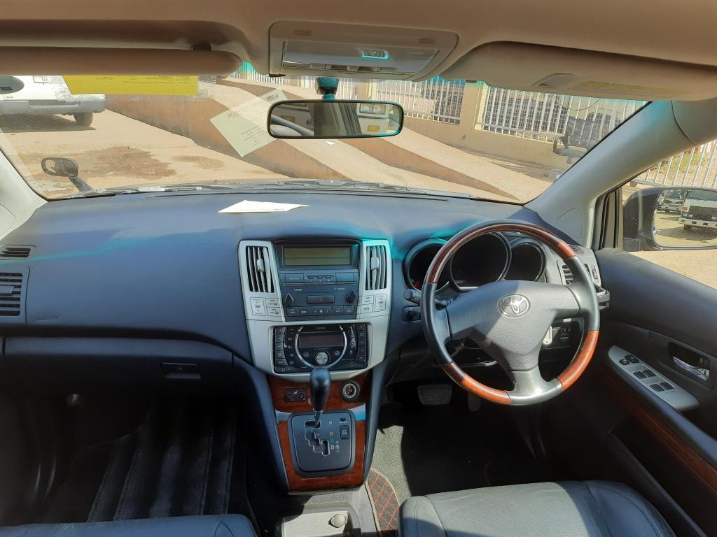 Toyota HARRIER (Kawundo)