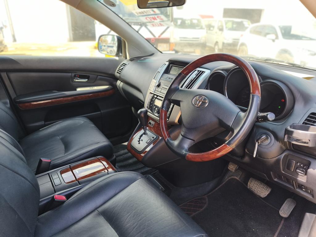 Toyota HARRIER (Kawundo)