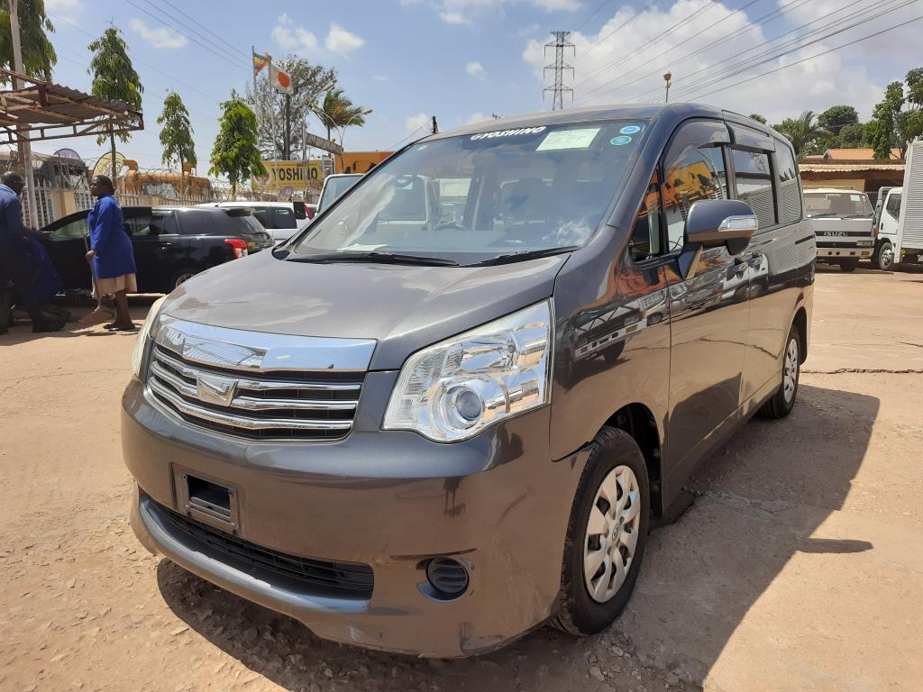 Used August 2012 Toyota NOAH mini van for sale 03872
