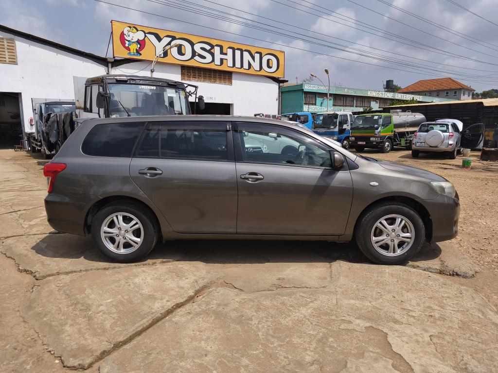 Toyota COROLLA　FIELDER