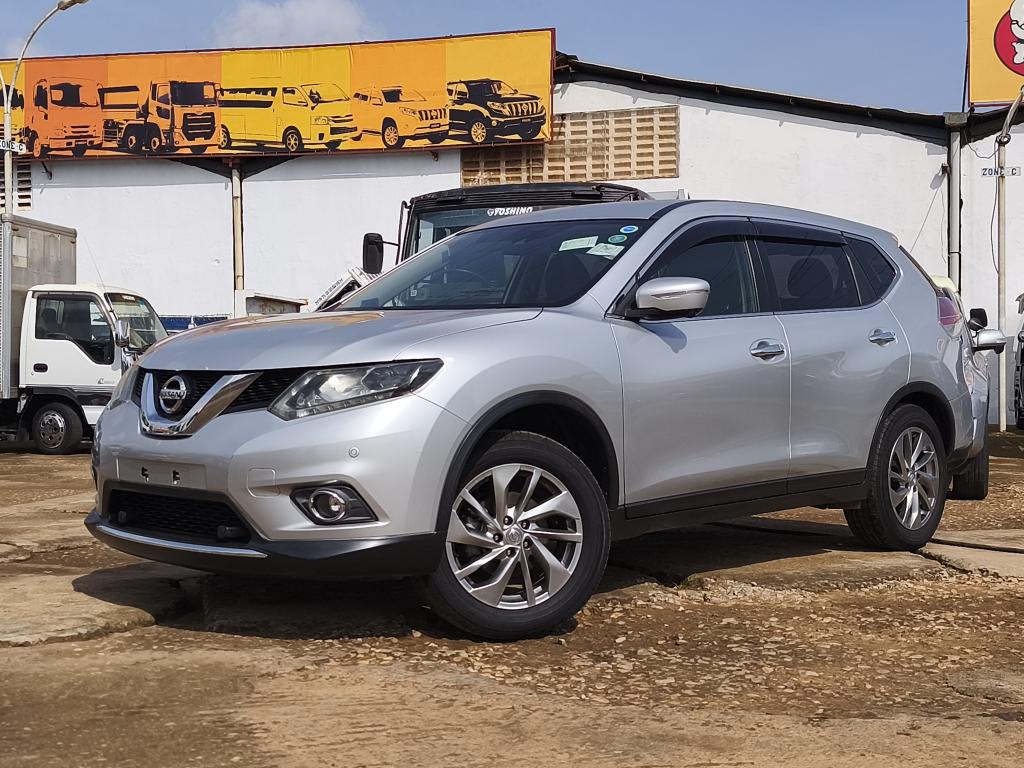 Used February 2017 Nissan X-TRAIL suv for sale 03891