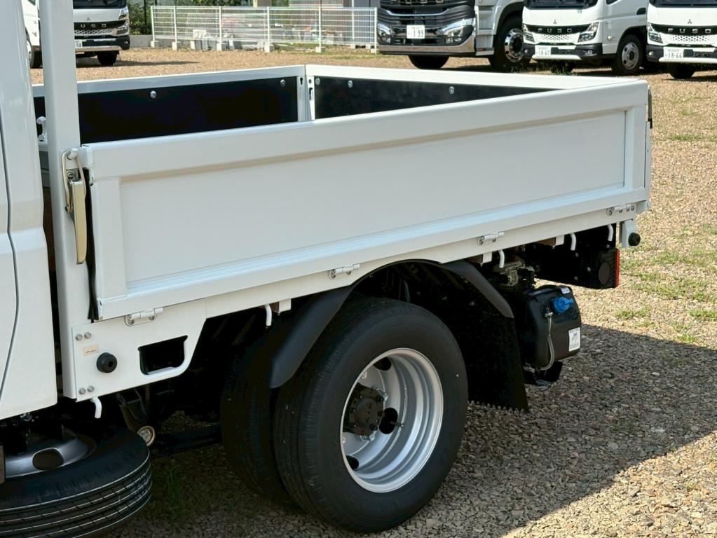 三菱ふそうキャンター 小型Wキャブ - 登録済未使用車☆新型キャンター