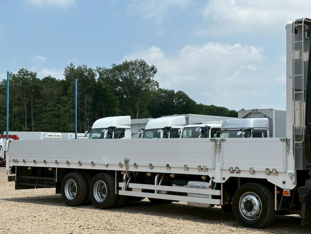 日野プロフィア 大型アルミ平ボディー - 【入庫点検中】登録済未使用車
