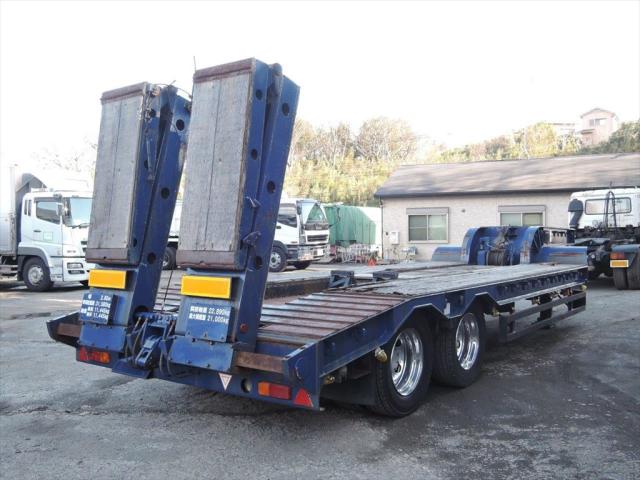 アツタ式トレーラー6トン8輪スター回送車積載車