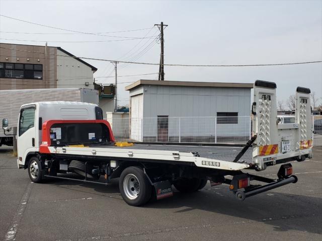 いすゞエルフ 小型セーフティーローダー - 自社レンタカーで使用してい