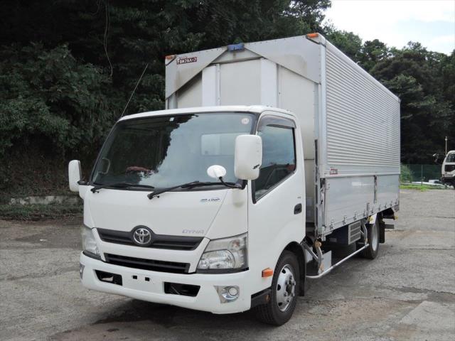 トヨタ 小型保冷・冷凍ウイング - ワイド超ロング☆全低床・ゲート蓋